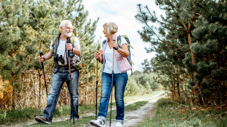 Bien vieillir grâce à la marche – les bienfaits de la randonnée douce pour la santé et le moral 12
