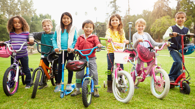 Mobilité active dès le plus jeune âge : comment initier les enfants au vélo ou à la trottinette en toute sécurité ? 8